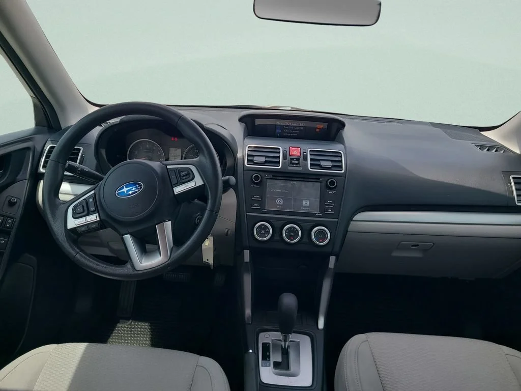 Used 2018 White Subaru 2.5i image 11