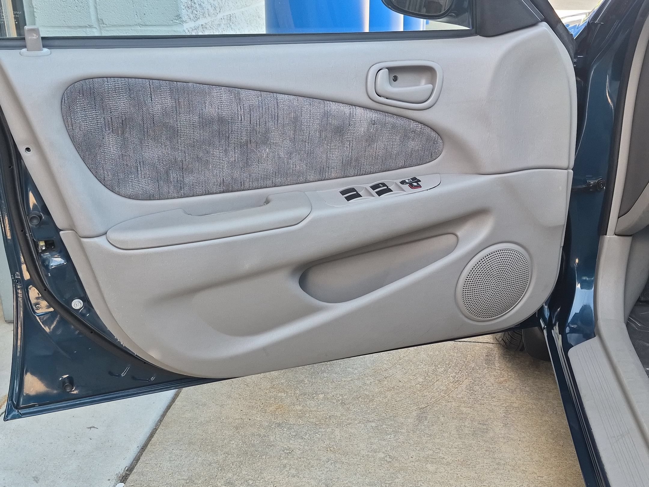 Used 1998 Brilliant Blue Pearl Toyota LE image 12
