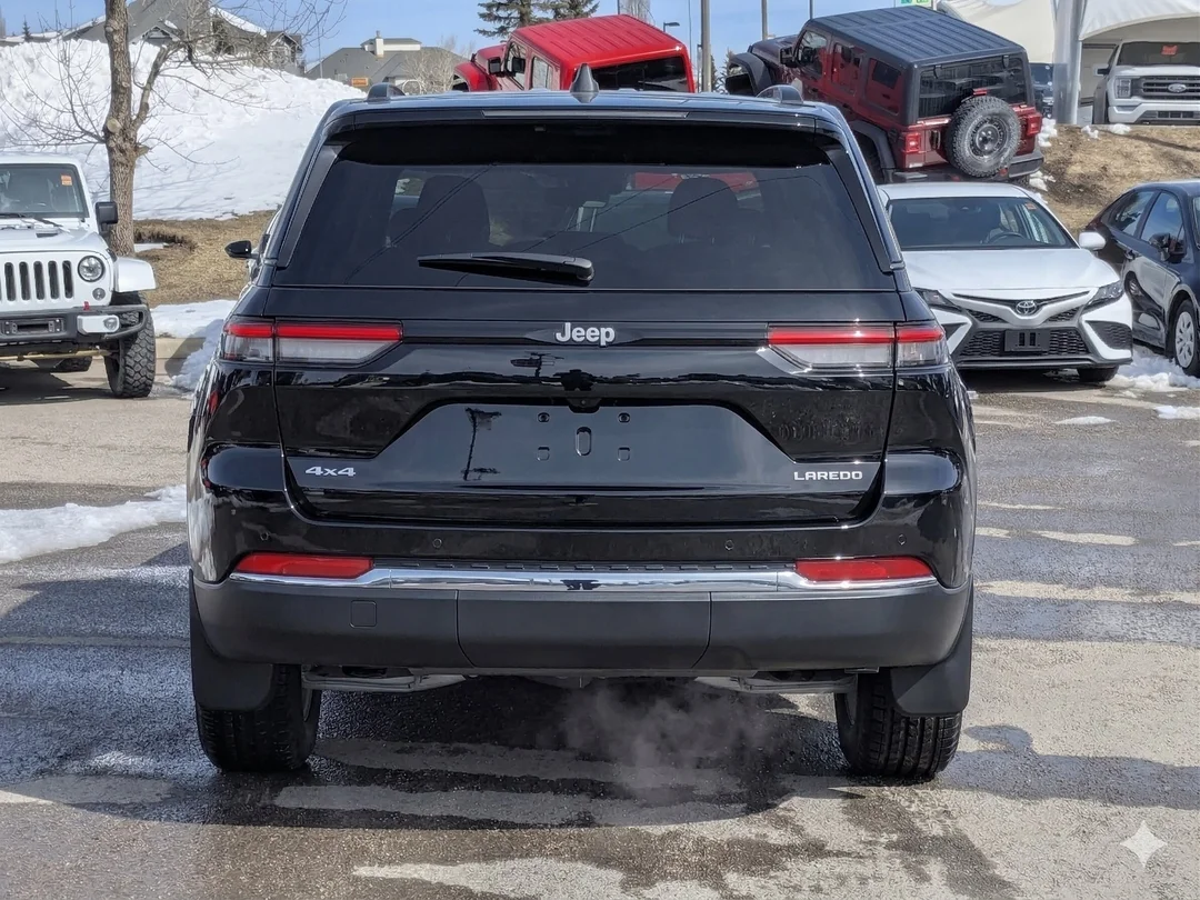 New 2026 Black Jeep Laredo - - 4x4 - Classic Theme - Heated Seats - Heated Steering - Remote Start & More! image 7