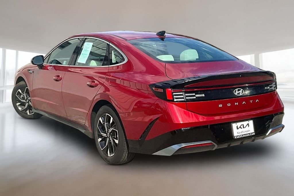 Used 2025 Ultimate red Hyundai SEL image 4