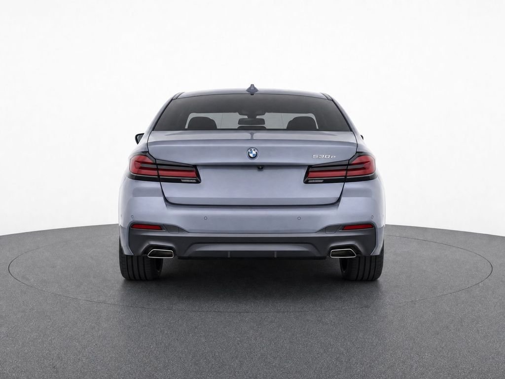 Used 2022 Bluestone Metallic BMW 530e iPerformance image 4