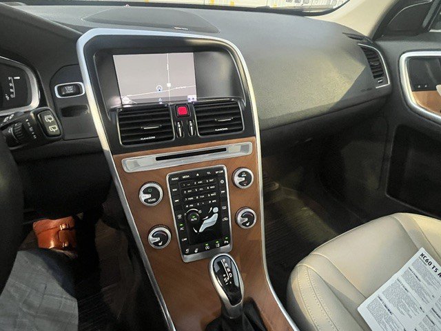 Used 2017 Ice White Volvo Inscription image 5