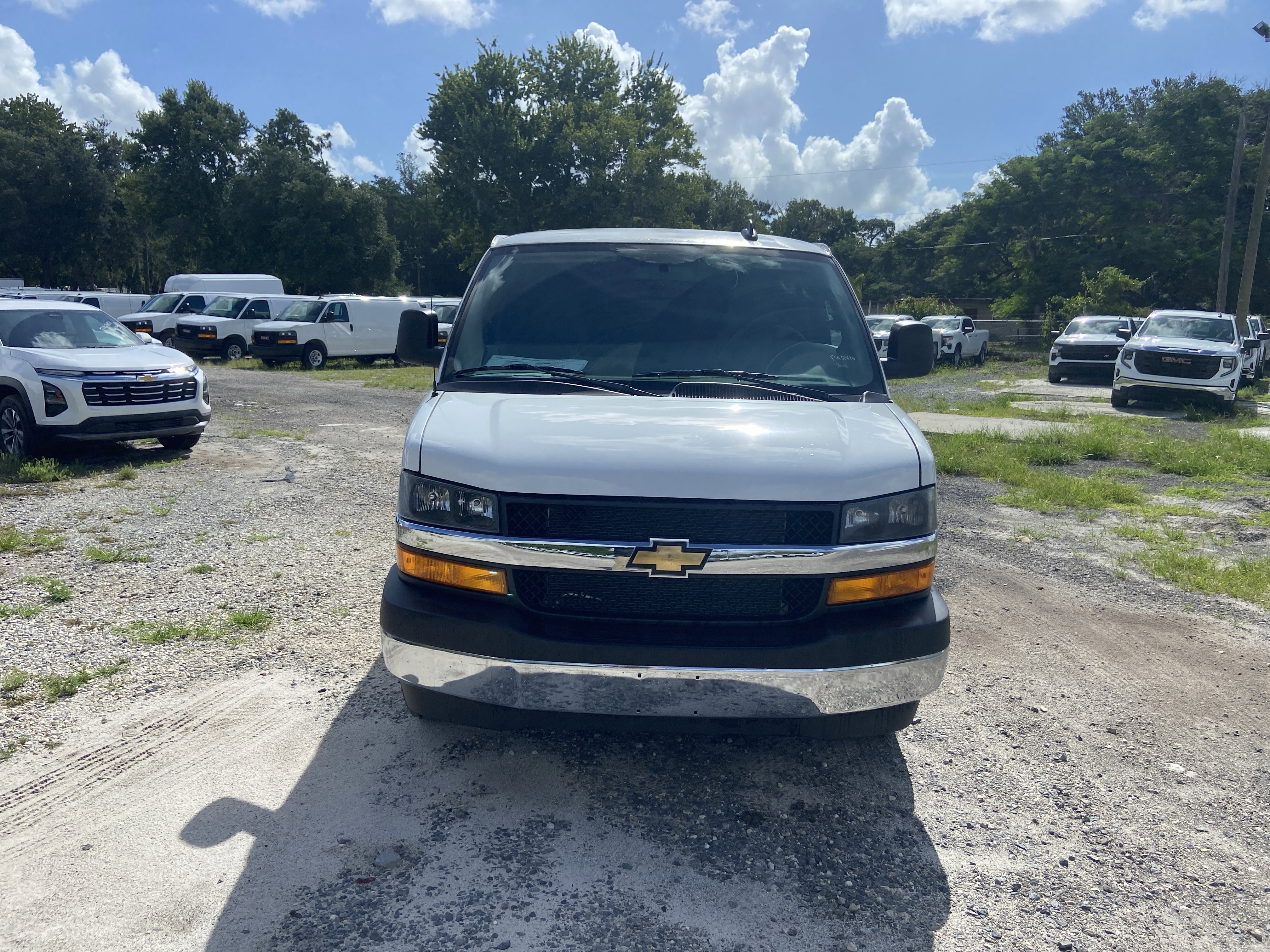 2025 Chevrolet Express Cargo Work Van - Photo 9
