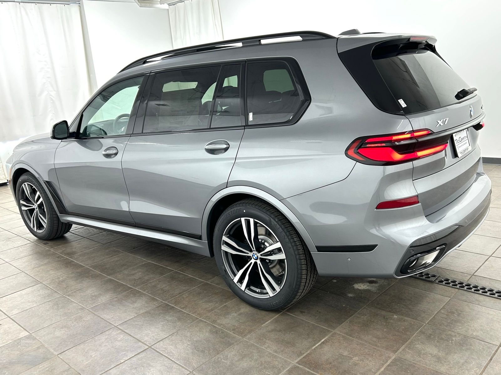 New 2026 Skyscraper Grey Metallic BMW xDrive40i image 3