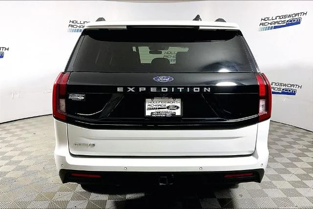 Used 2025 Oxford White Ford Active image 31