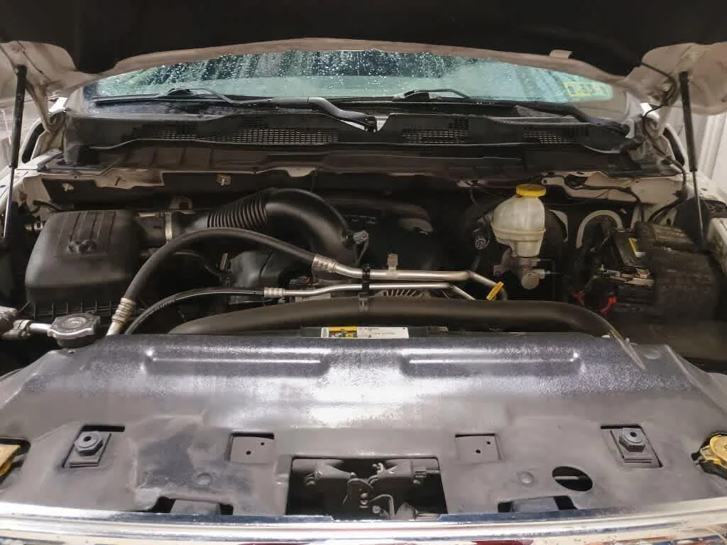 Used 2019 Bright White Clearcoat Ram SLT image 30