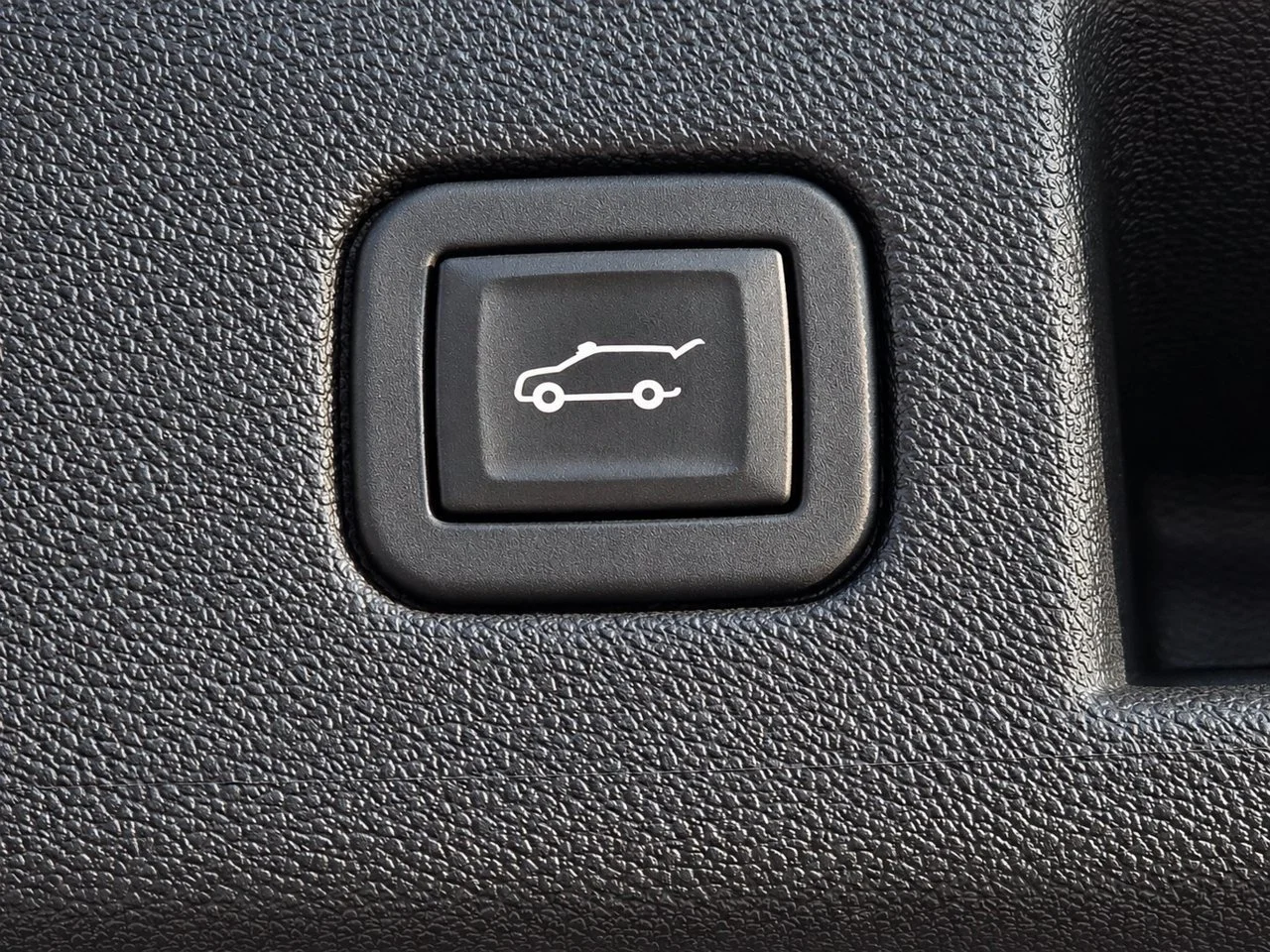 Used 2020 Cajun Red Tintcoat Chevrolet LT w/1LT image 27