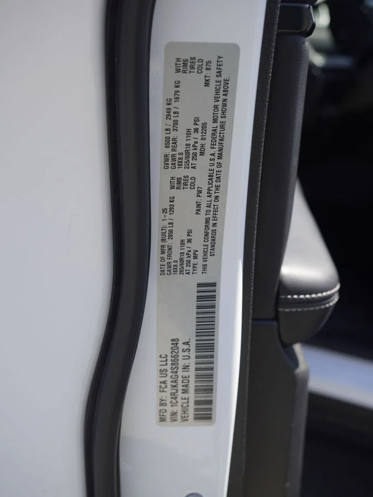 Used 2025 White Jeep Laredo image 7