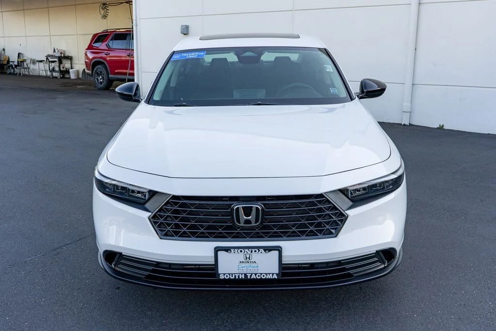 Certified Used 2025 Platinum White Pearl Honda 1.5T SE image 4