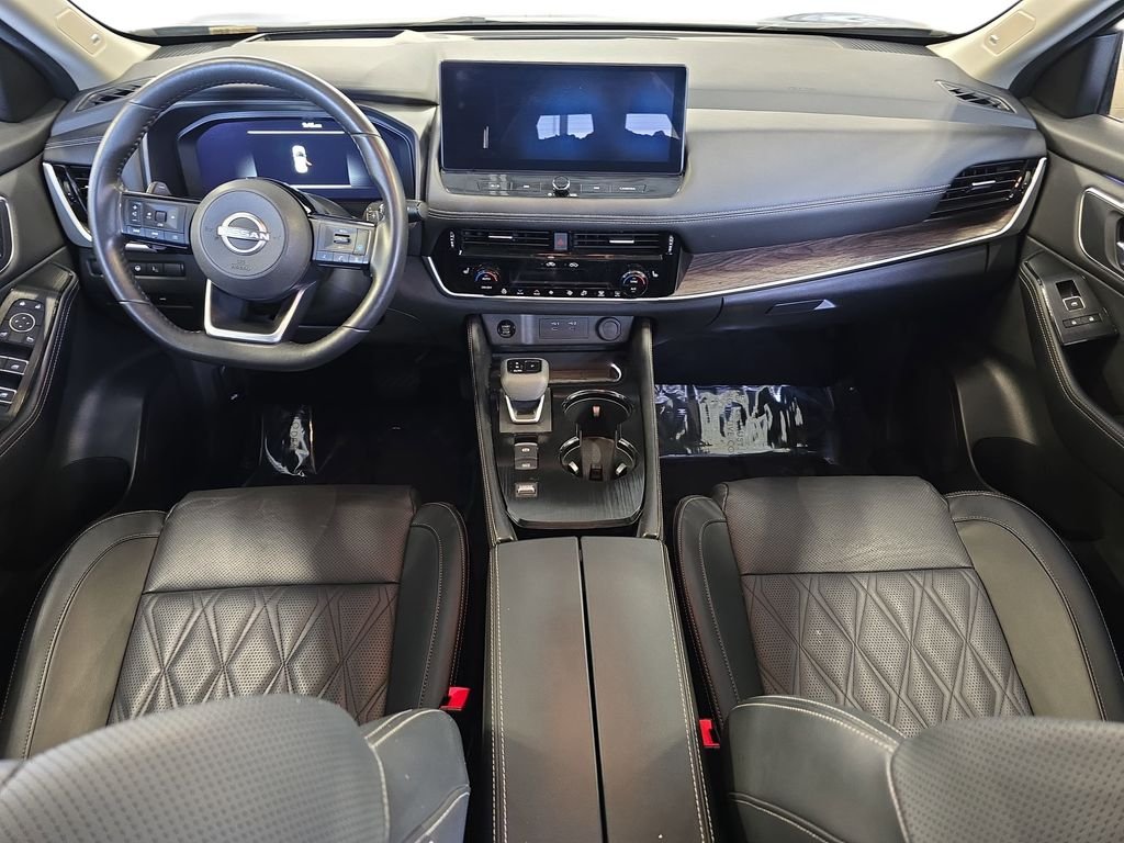 Used 2024 Gray Nissan Platinum image 10
