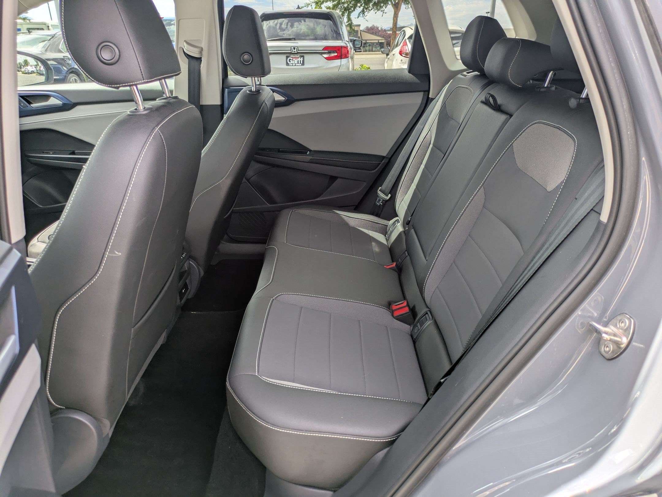 Certified Used 2024 Platinum Gray Metallic Volkswagen SE image 27