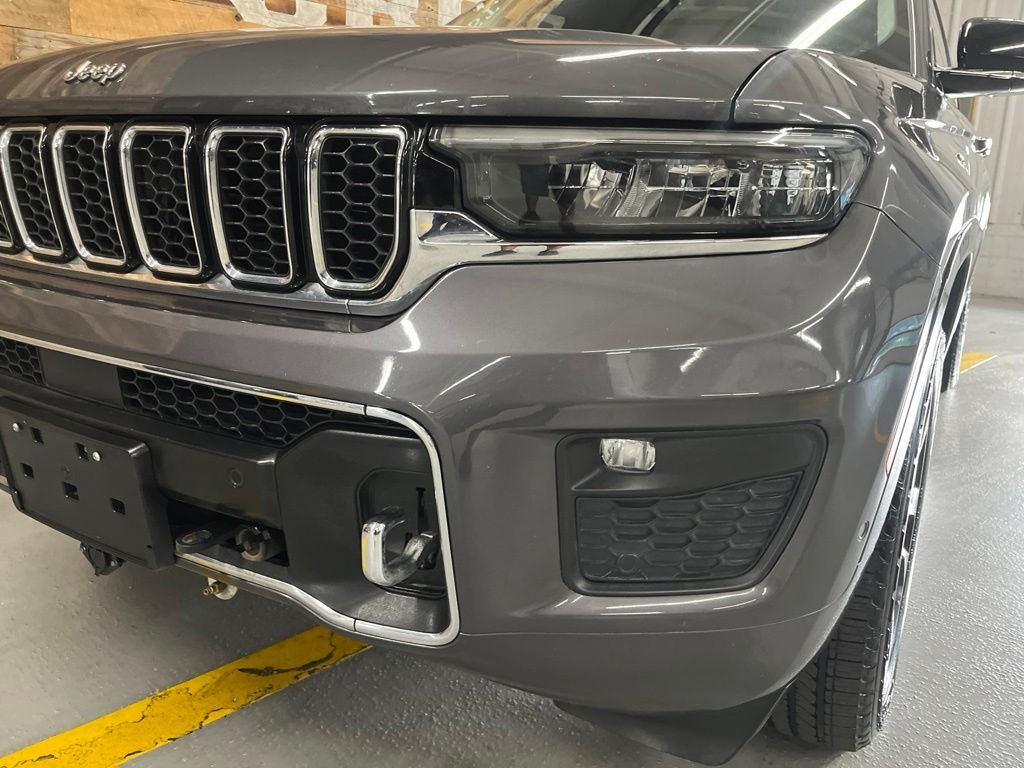 Used 2022 Gray Metallic Jeep Overland image 9