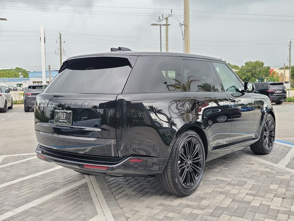 New 2027 Santorini Black Land Rover SE image 5
