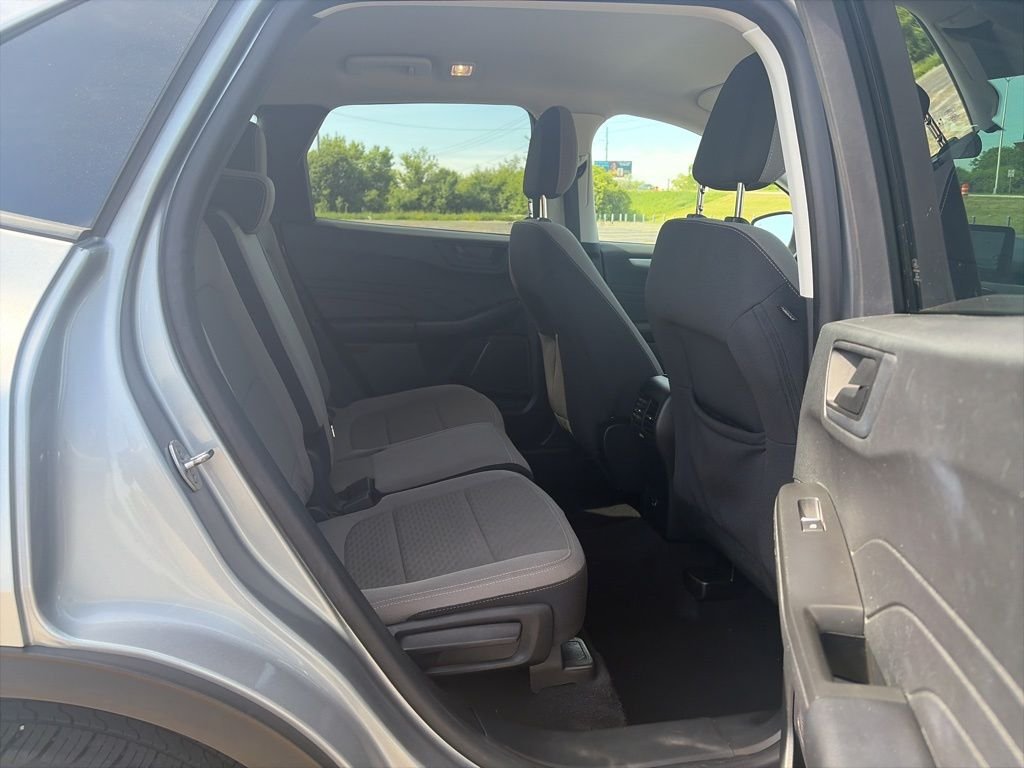 Used 2022 Silver Ford SE image 12