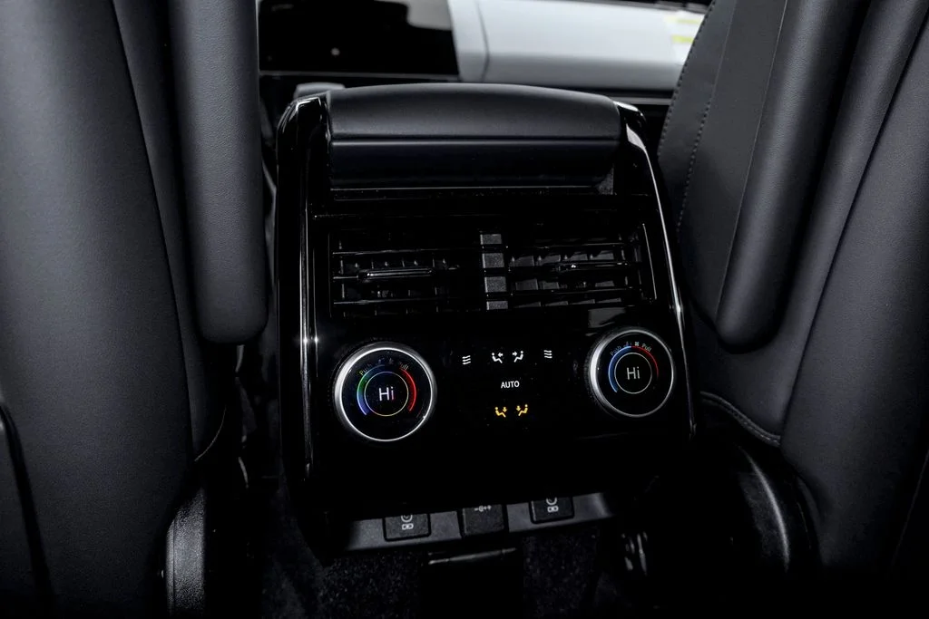 New 2026 Varesine Blue Land Rover Dynamic SE image 18