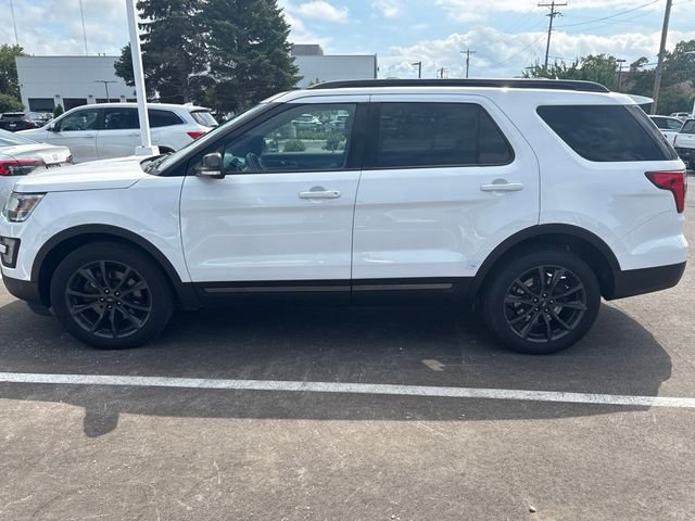 Used 2017 Oxford White Ford XLT image 4