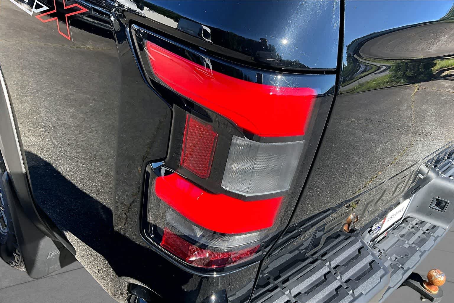 Used 2022 Super Black Nissan PRO-X image 27
