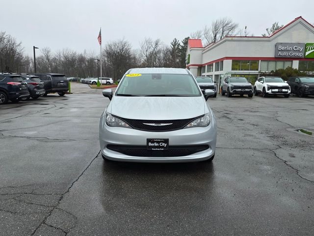 Used 2023 Silver Mist Clearcoat Chrysler LX image 3