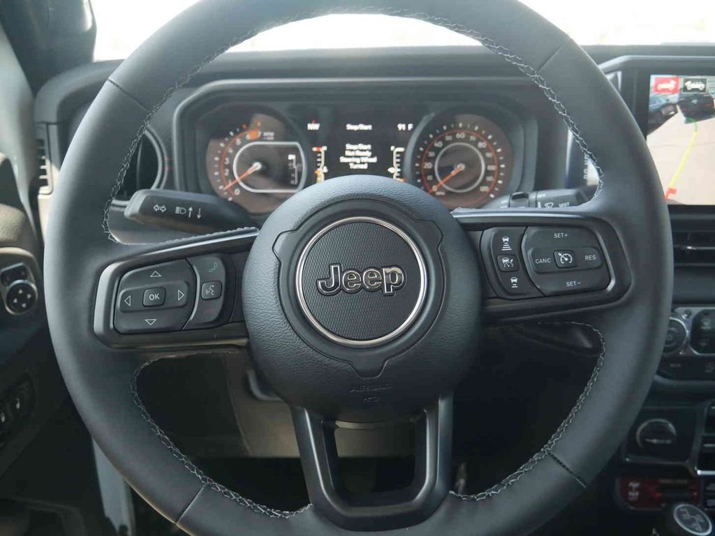 New 2026 Bright White Clear-Coat Exterior Paint Jeep  image 38