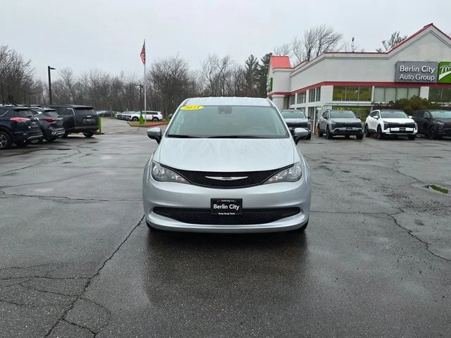 Used 2023 Silver Mist Clearcoat Chrysler LX image 3