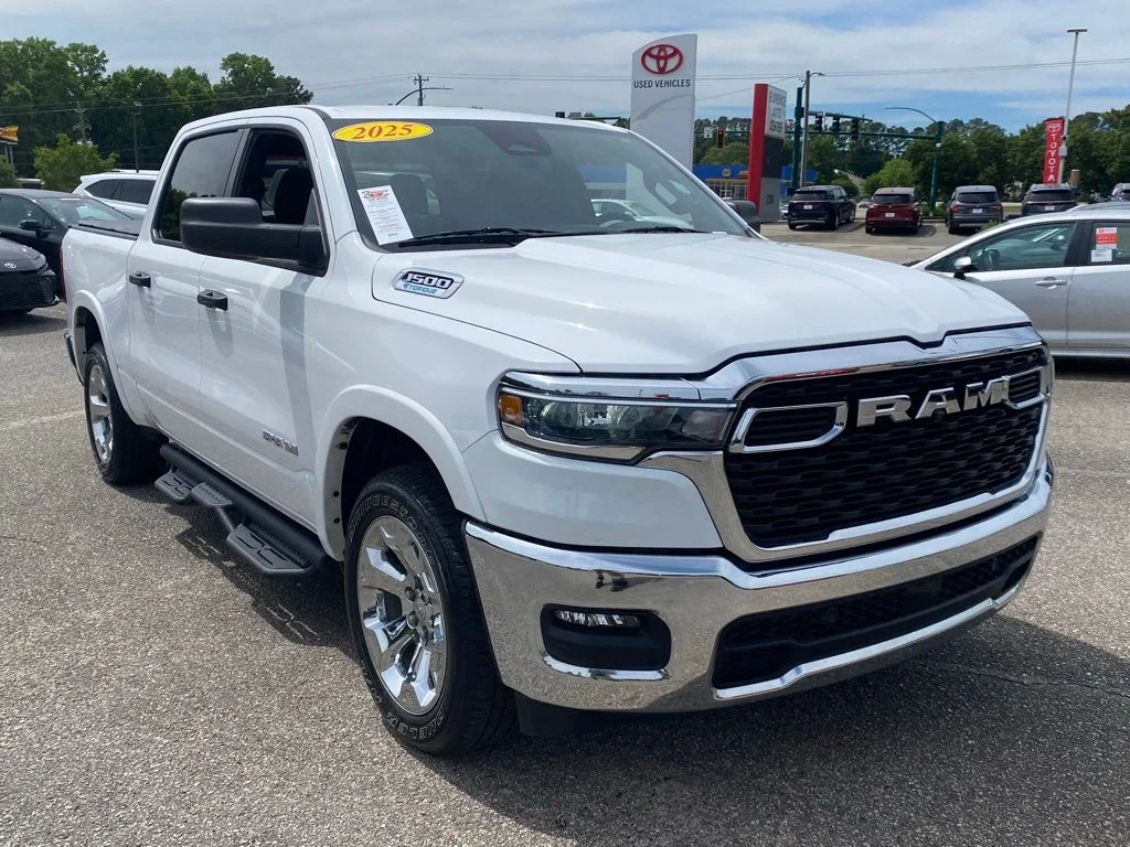 2025 RAM 1500 Big Horn/Lone Star 4x4 Crew Cab 5'7's photo