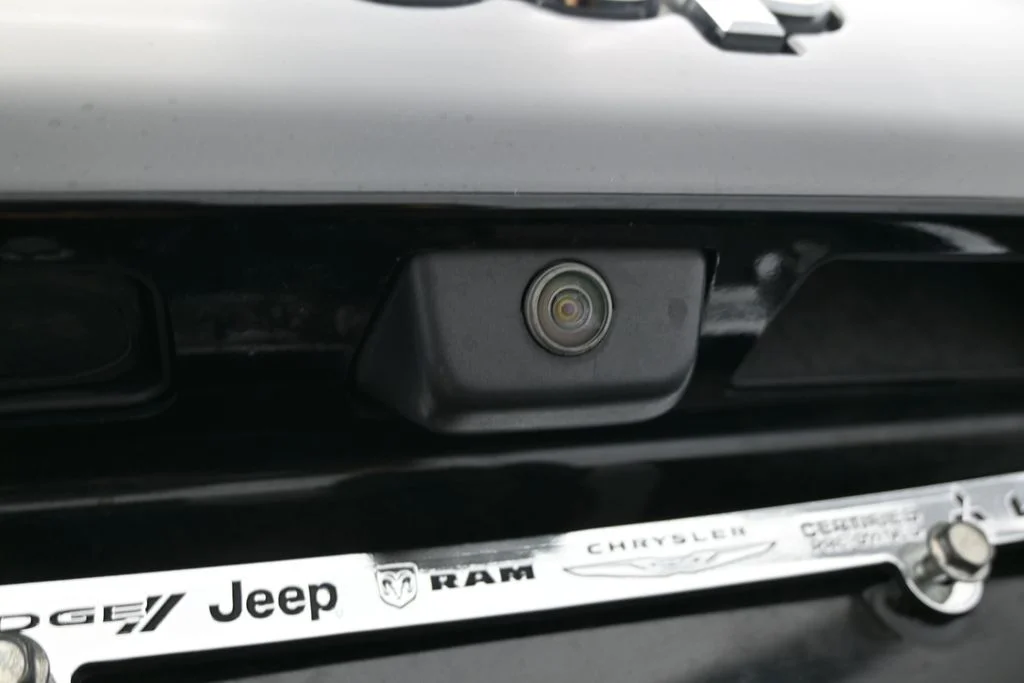 Used 2022 Diamond Black Crystal Pearlcoat Jeep Latitude Lux image 31