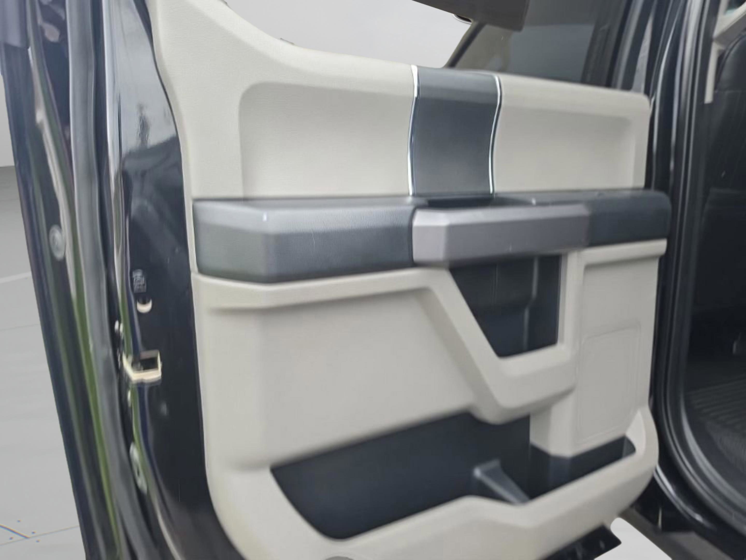 Used 2019 Black Ford XLT image 24