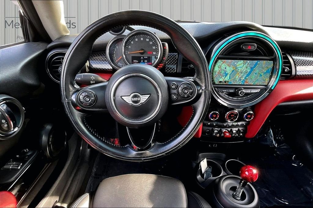 Used 2016 Red MINI Base image 8