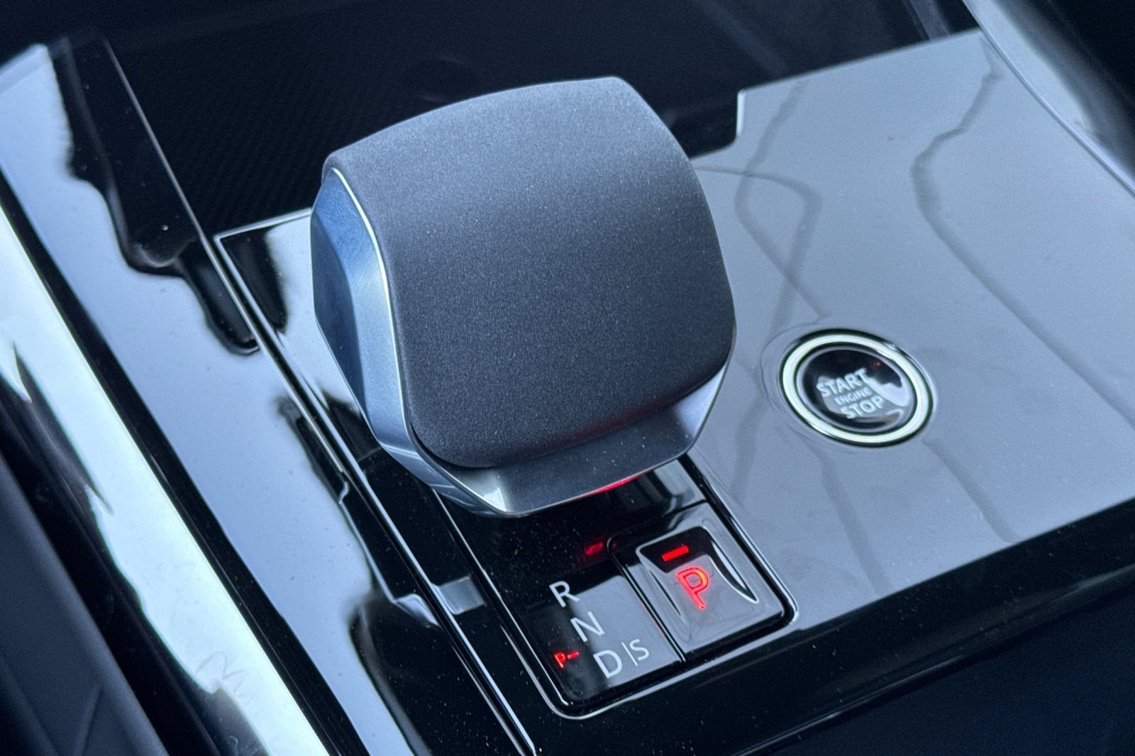 New 2026 Fuji White Land Rover Dynamic SE image 25