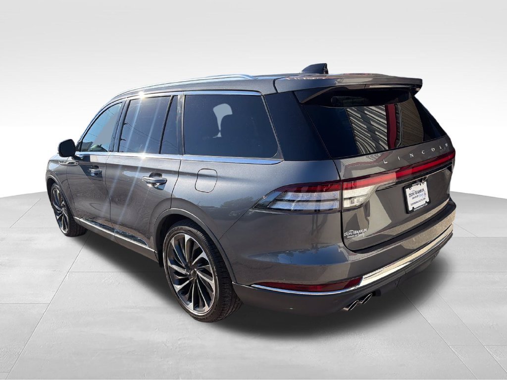 Used 2025 Gray Lincoln Reserve image 3