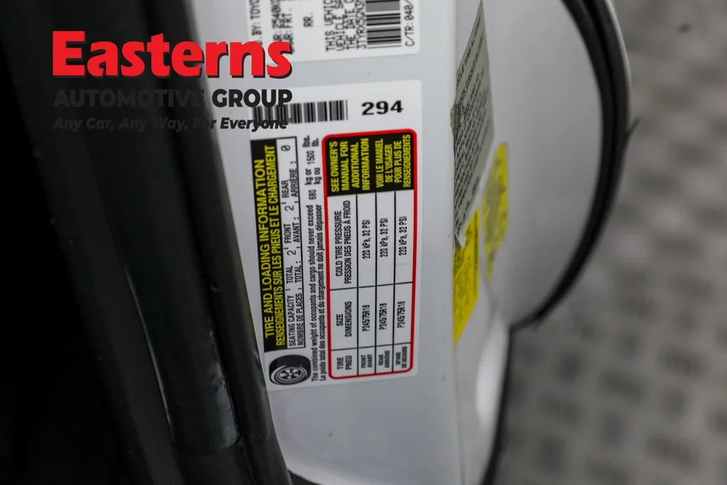 Used 2022 White Toyota SR image 33