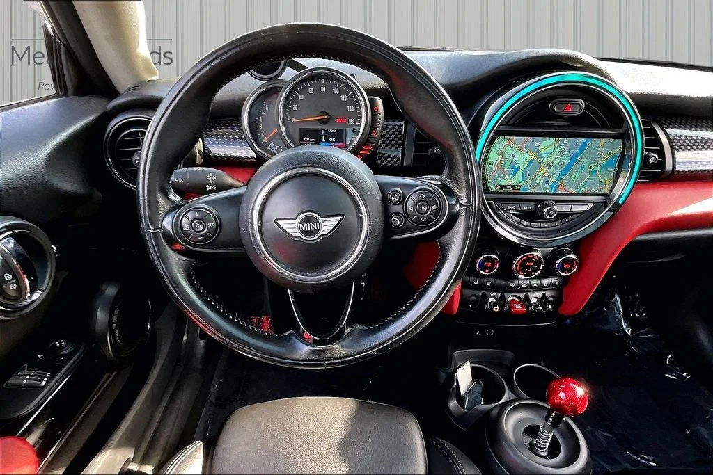 Used 2016 Red MINI Base image 8
