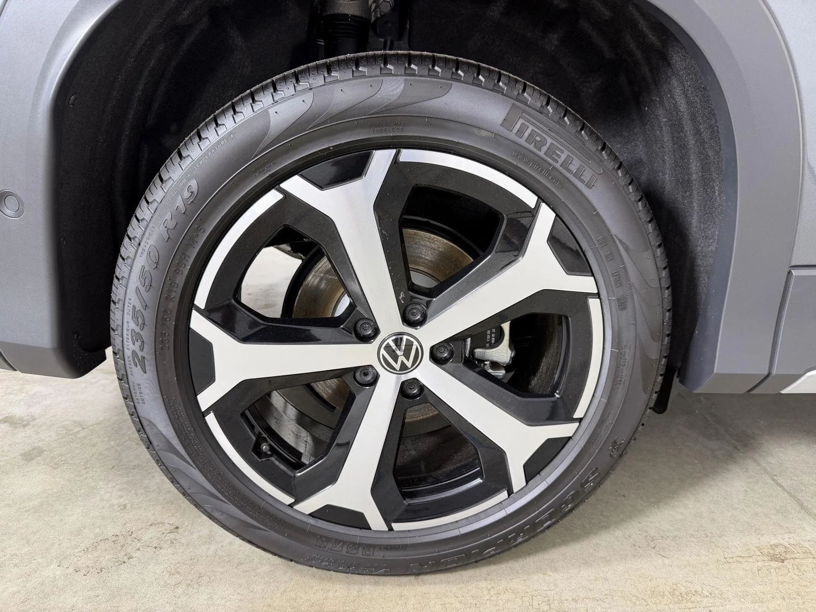 New 2026 Platinum Gray Metallic Volkswagen SE image 18
