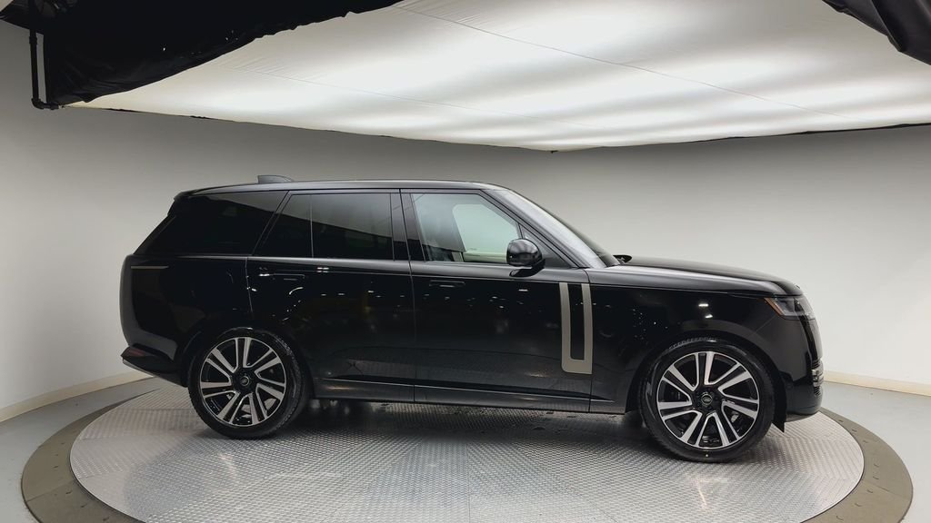 Used 2023 Santorini Black Metallic Land Rover SE image 9