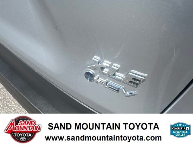 Used 2025 Silver Toyota XLE Premium image 9