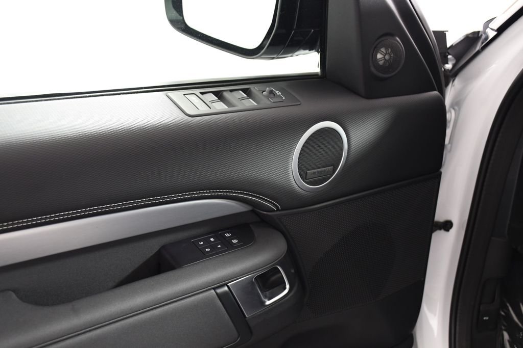 Certified Used 2025 Fuji White Land Rover Dynamic SE image 15