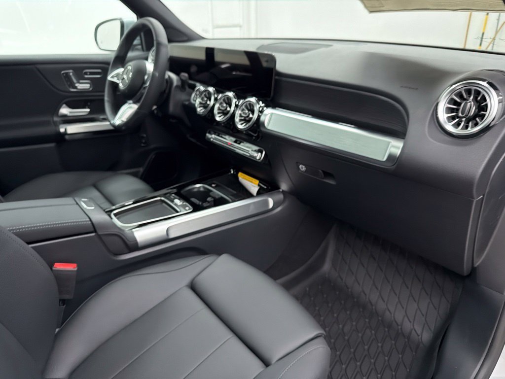 Used 2026 Silver Mercedes-Benz GLB 250 image 27