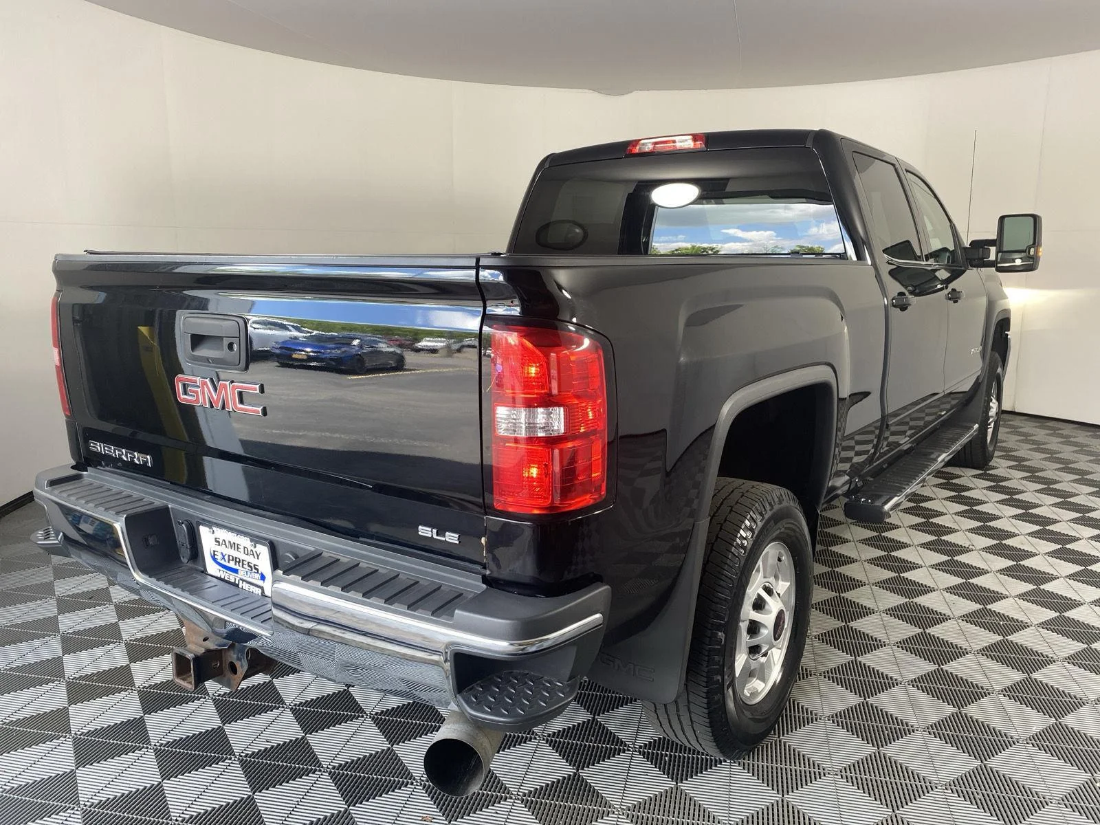 Used 2019 Onyx Black GMC SLE image 5
