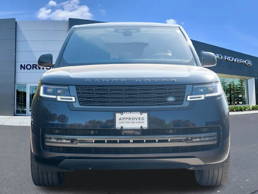 Used 2023 Blue Land Rover SE image 2