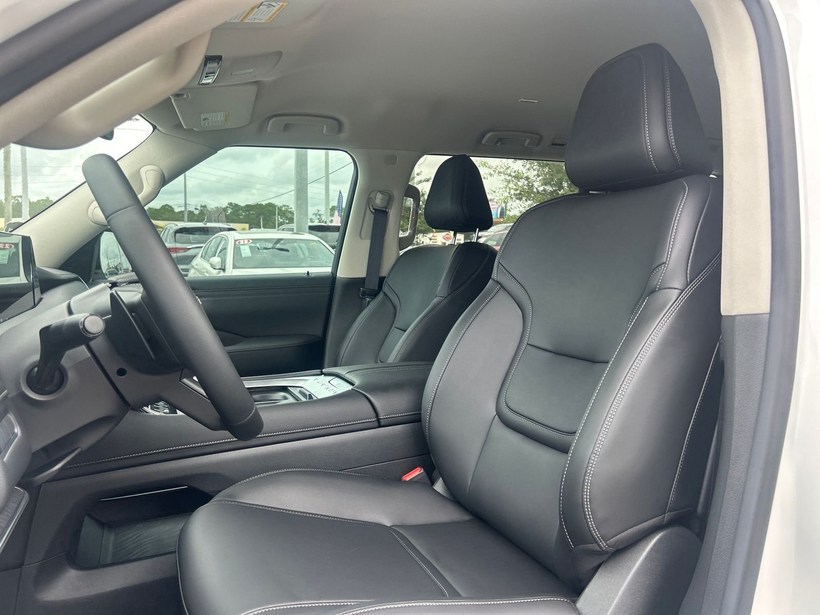 2025 Nissan Armada SV - Photo 14