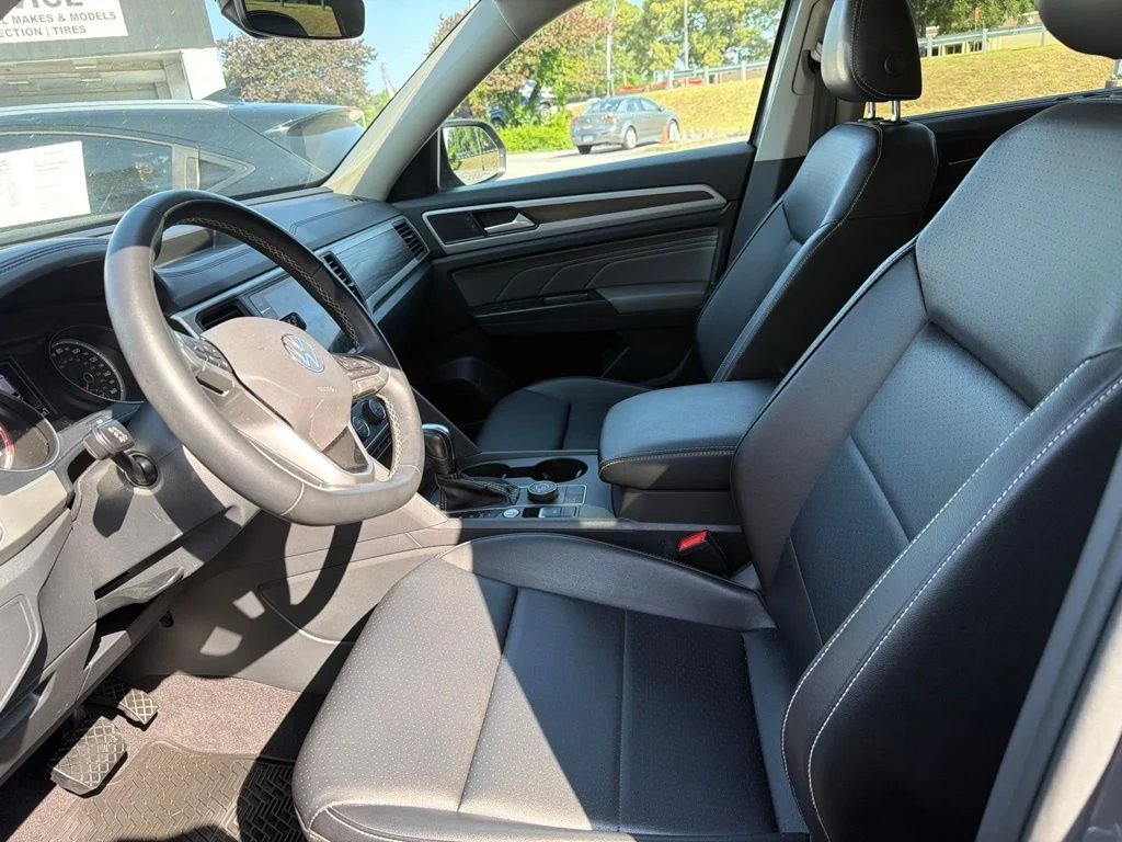 Used 2021 Gray Volkswagen 3.6L V6 SE w/Technology image 10