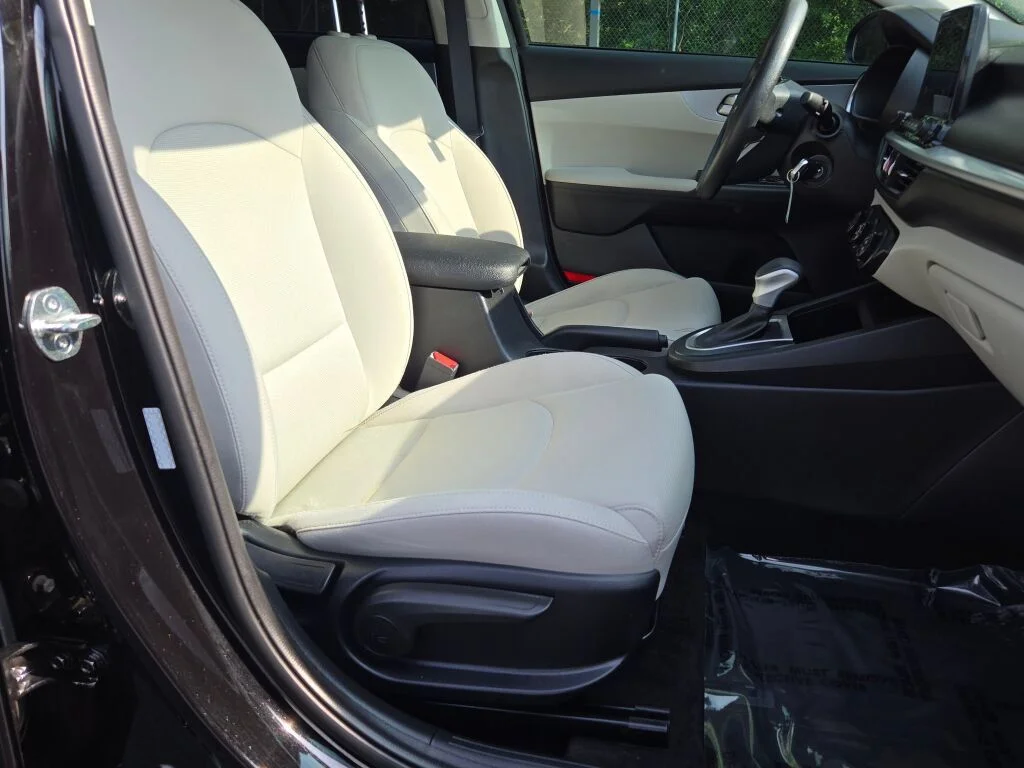 Used 2023 Black Kia LXS image 6