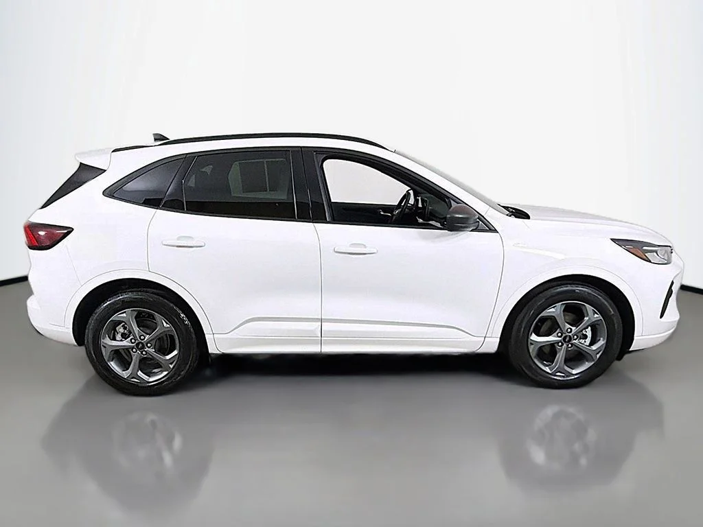 Certified Used 2023 Oxford White Ford ST-Line image 14
