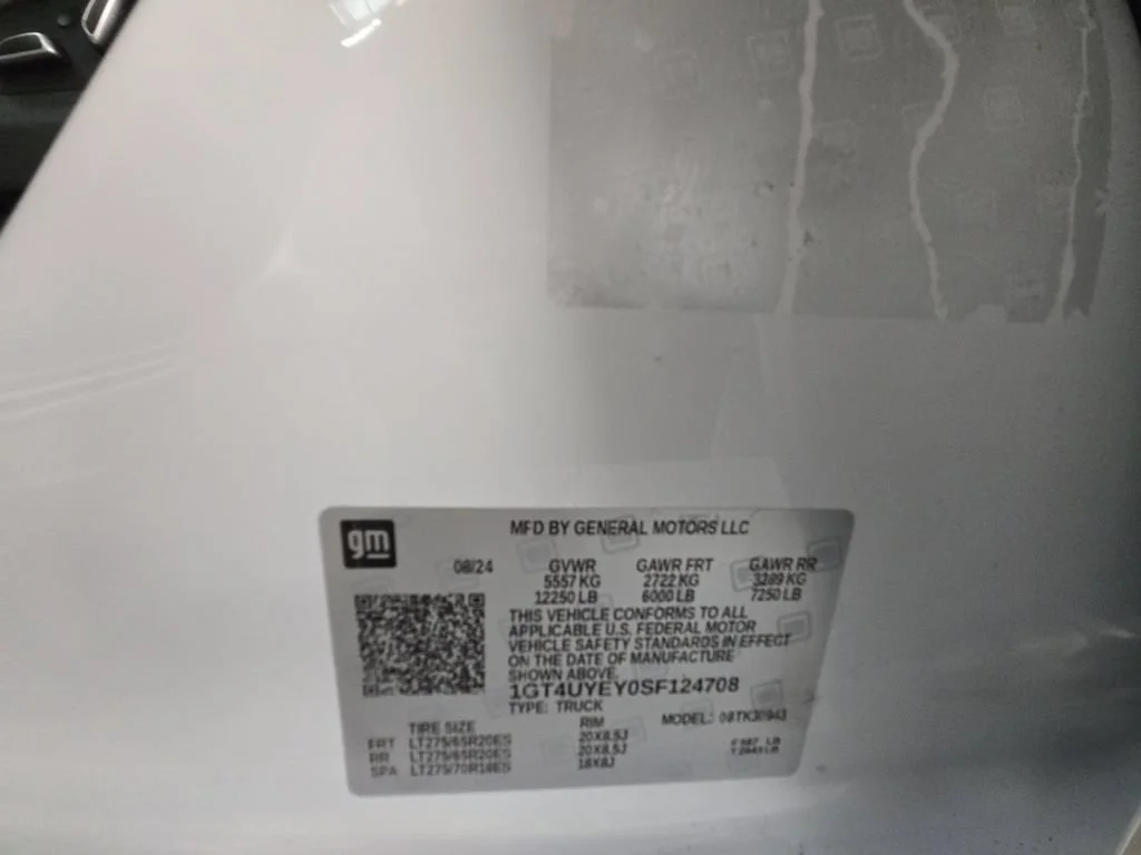 Used 2025 White Frost Tricoat GMC Denali Ultimate image 25