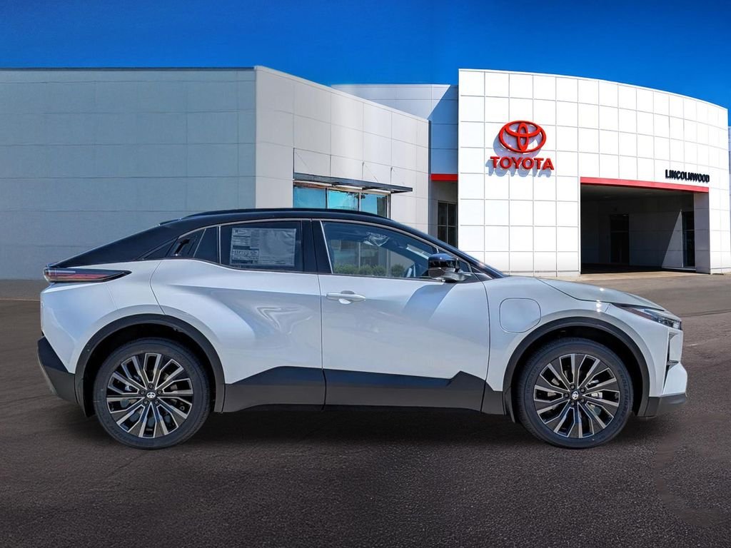 2026 Toyota C-HR XSE | CarEdge | CarEdge