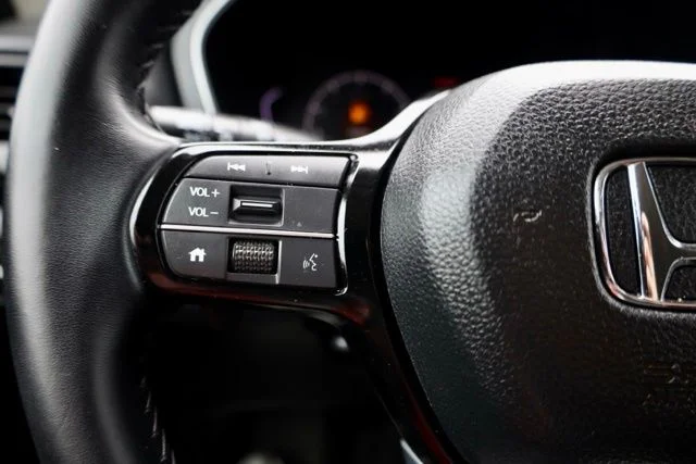 Used 2025 White Honda EX-L image 27