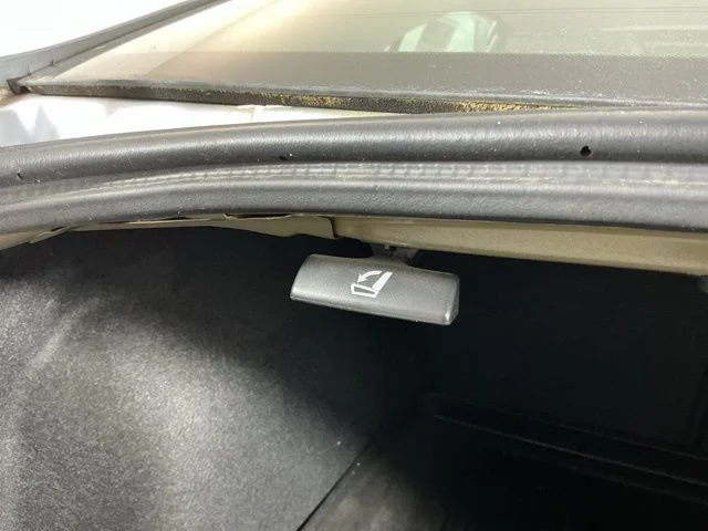 Used 2014 Silver Subaru 2.5i image 27
