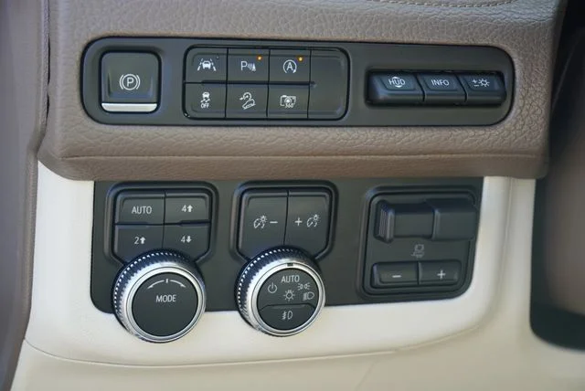 Used 2023 White GMC Denali image 24