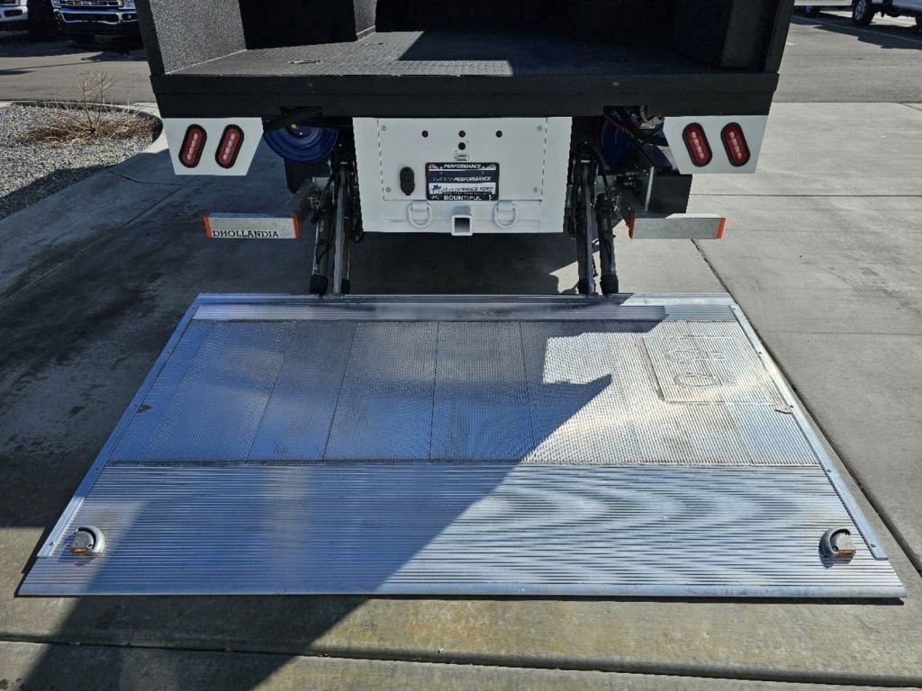 New 2024 Oxford White Ford XL image 25