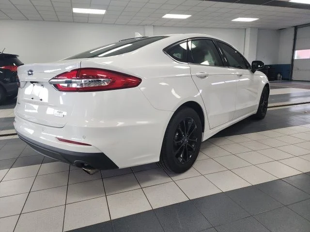 Used 2020 Oxford White Ford SE image 3